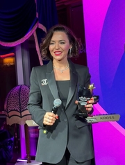 2025 ESTETİK ÖDÜLLERİ TÖRENİNDE OYLAMA SONUCU YILIN MEME ESTETİĞİ BAŞARI ÖDÜLÜ  OP. DR. EBRU ŞEN’E TAKDİM EDİLDİ