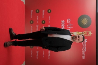 2025 ESTETİK ÖDÜLLERİ TÖRENİNDE YILIN GENİTAL ESTETİK BAŞARI ÖDÜLÜ OYLAMAYLA OP. DR. ABDULKADİR GÜLLÜCE’YE TAKDİM EDİLDİ