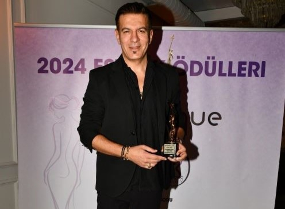 2024 ESTETİK ÖDÜLLERİNDE “YILIN BURUN ESTETİĞİ BAŞARI ÖDÜLÜNÜ”  DR. MEHMET SUCUBAŞI ALDI.